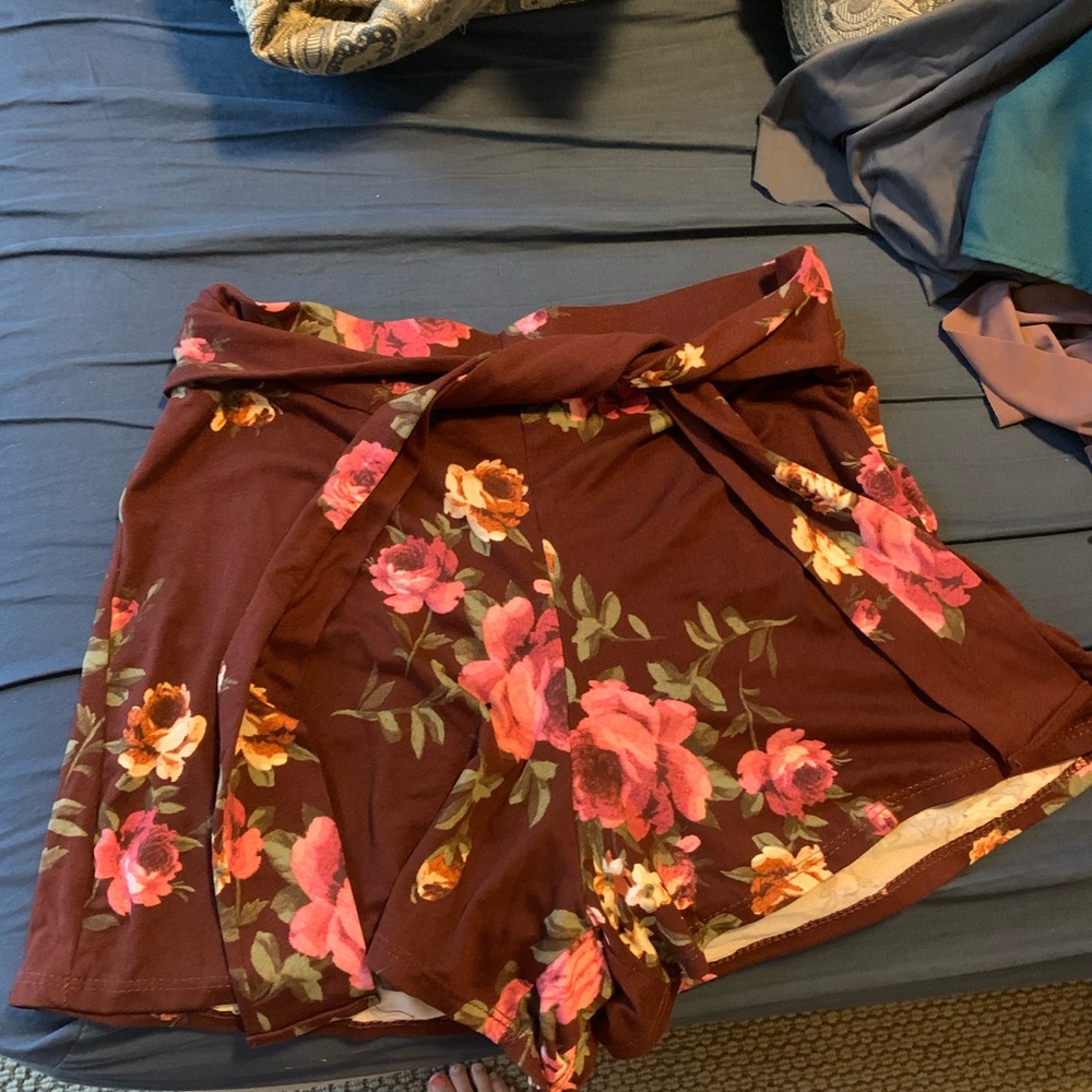 size m shorts w tie